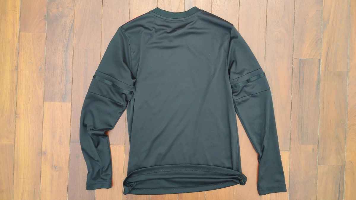 人工芝取り後の練習着上