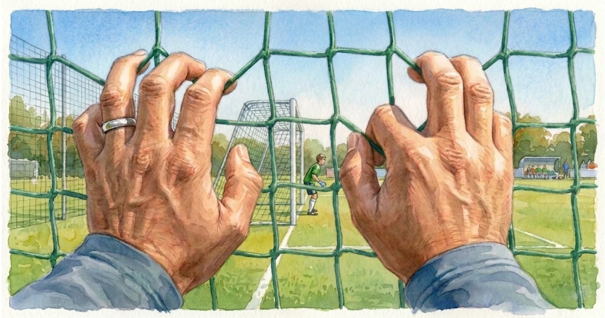 ネット越しにGKを見守る親のアイキャッチ